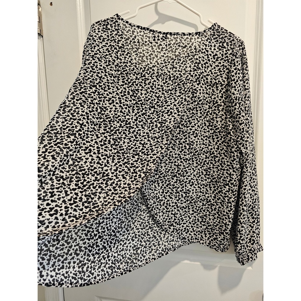 Torrid Womens sz2 Black White Heart Print Long Sleeve Blouse Top Flowy Valentine